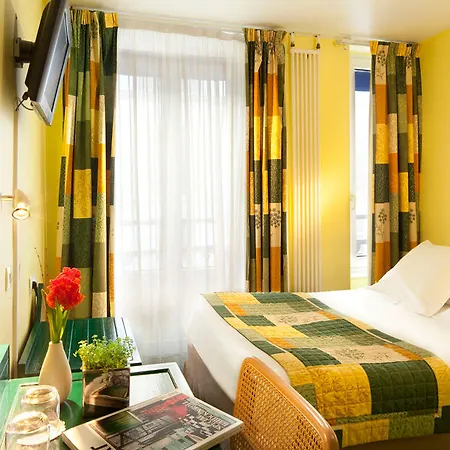 מלון Du Plat D'etain 3*