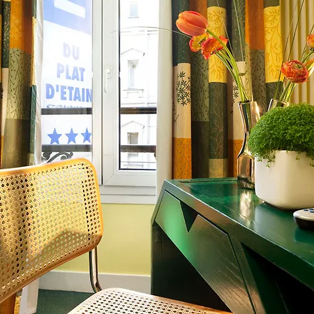 Du Plat D'etain מלון 3*