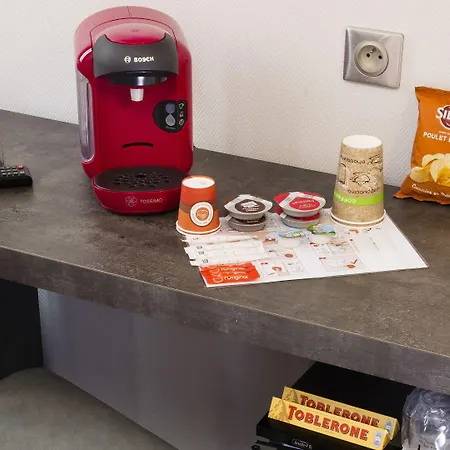 מלון Du Plat D'etain 3*