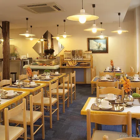 מלון Du Plat D'etain 3*