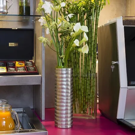 Du Plat D'etain 3* פריז