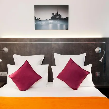 מלון Du Plat D'etain 3*