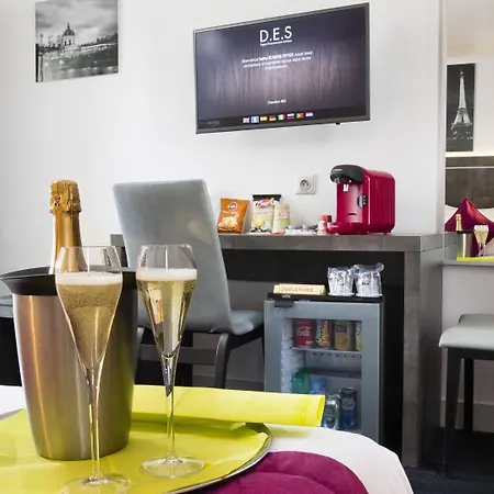 Du Plat D'etain Hotel Parijs