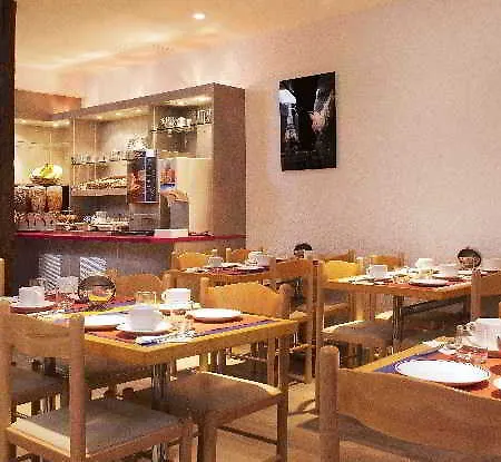 Du Plat D'etain Hotel 3*