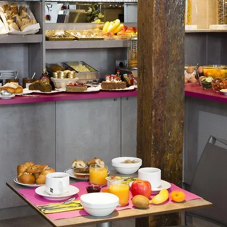 Du Plat D'etain Hotel 3*