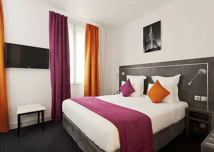 Du Plat D'etain Hotel 3*