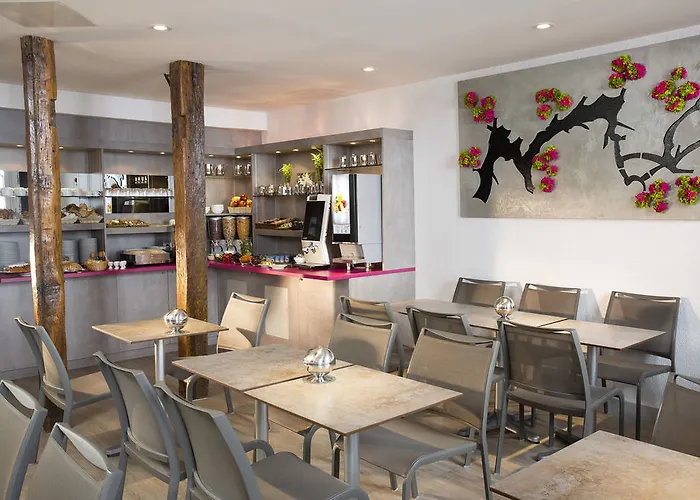 Du Plat D'etain Hotel