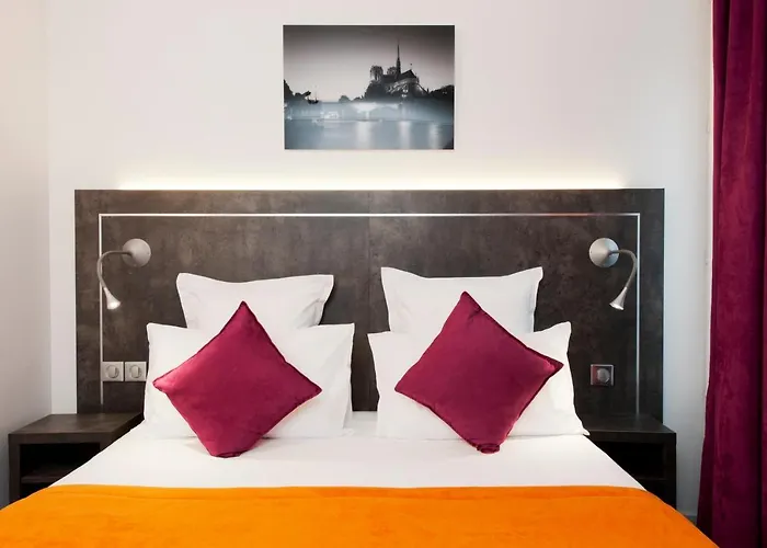 Hotel Du Plat D'etain 3*