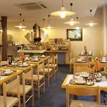 Hotel Du Plat D'etain 3*