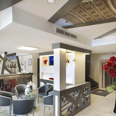 Du Plat D'etain מלון